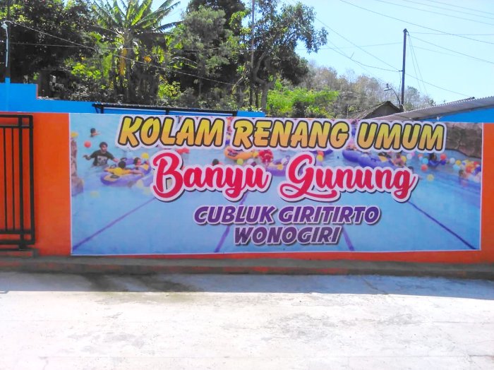 Rumah Dan Kolam Renang Komersial. rumah Dijual di kabupaten wonogiri