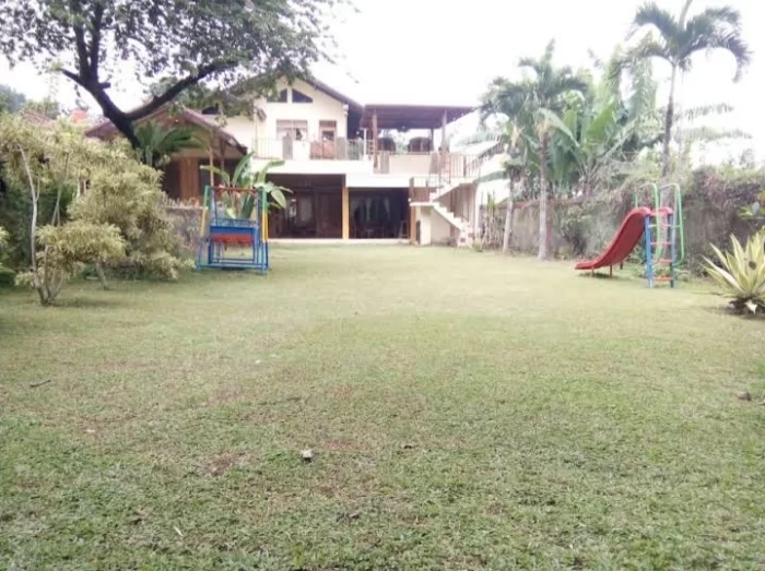 Tanah Luas Bonus villa klasik kolam renang Citeko Cisarua Puncak Bogor