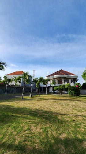 Rumah mewah taman seperti lapangan di Denpasar dkt Teuku Umar Bali , Mr Jono