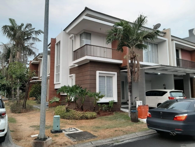 Rumah Mewah 2lt dengan luas 211m Type 4KT di Cluster Riviera Garden Kelapa Gading Jakarta Utara