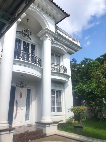 Dijual Rumah hoek 2lt 427m type 5KT Royal Residence Cakung