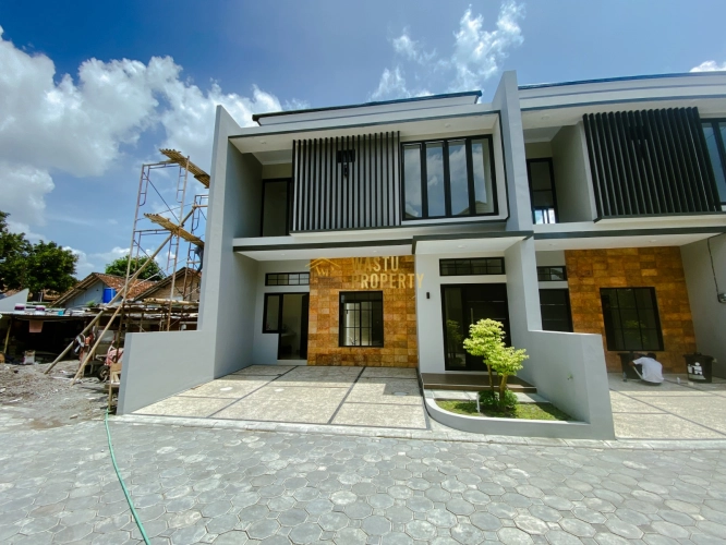 RUMAH MEWAH FULL FURNISH, CLUSTER ONE GATE DI PURWOMARTANI
